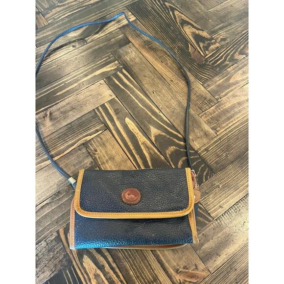 VTG Dooney & Bourke Pebble Leather Cross Body Wallet Purse Navy Trifold Flaws - Picture 1 of 10